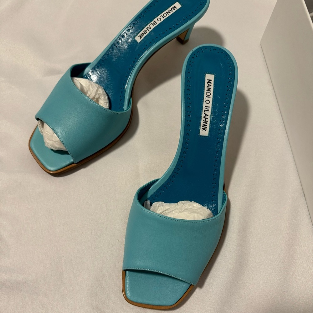 BNIB Authentic Manolo Blahnik blue sandals